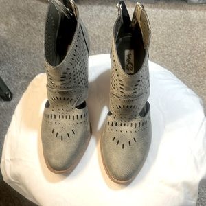 Worn once to a Garth Brooks concert, so there are some scuffs